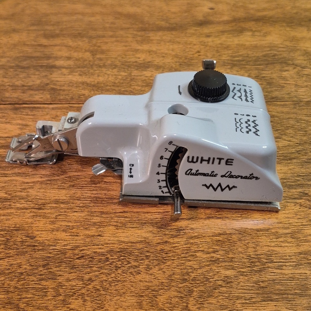 WHITE Vintage Automatic Decorator Attachment Decorative Stitches Sewing Machine - Picture 4 of 16